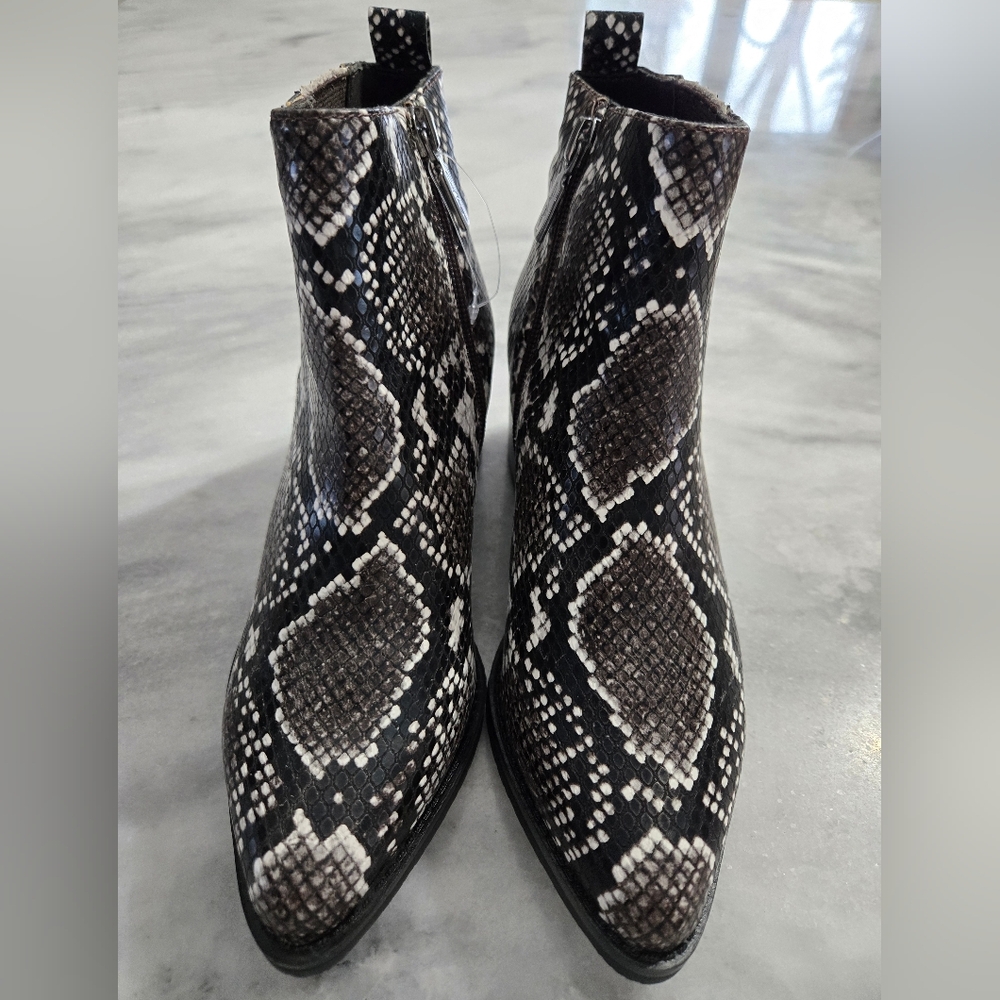 NWT Aqua College Karlie Brown Snake Leather Boots
